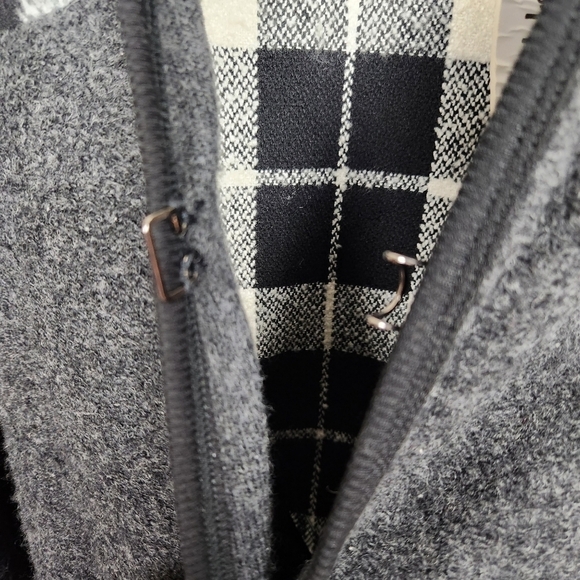 MINKPINK NWT Just Charming Shrug Poncho Gray Plaid OSFA Women's One Size - Picture 9 of 13